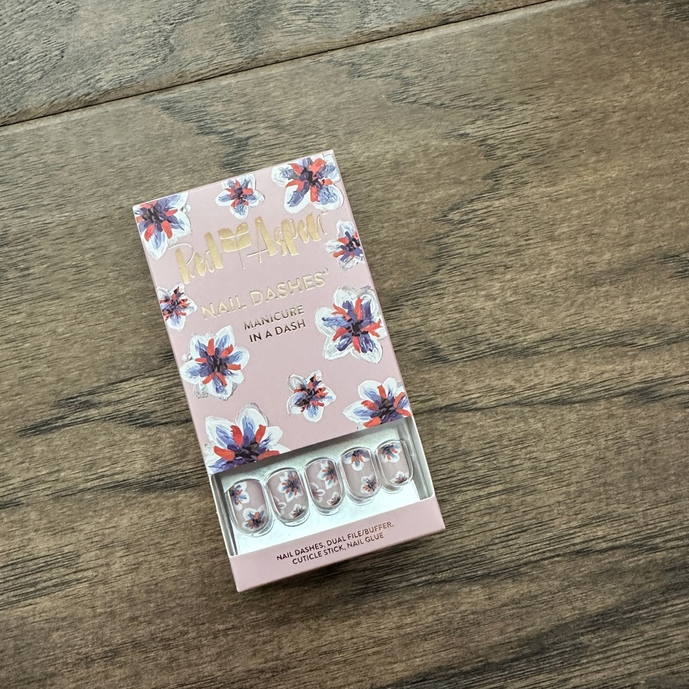 Red Aspen Nail Dashes - Floral Design springtime syringa Payton